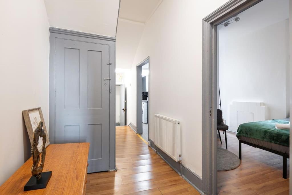 2A - Bright & Airy 2 Bed Flat - 20 Mins To Central Londra Esterno foto