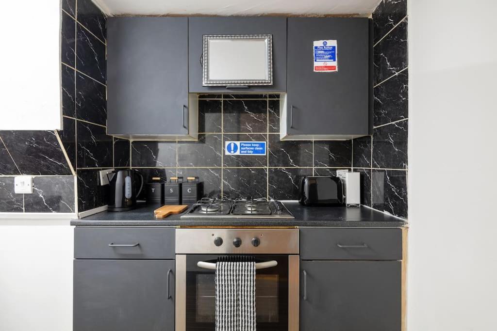 2A - Bright & Airy 2 Bed Flat - 20 Mins To Central Londra Esterno foto