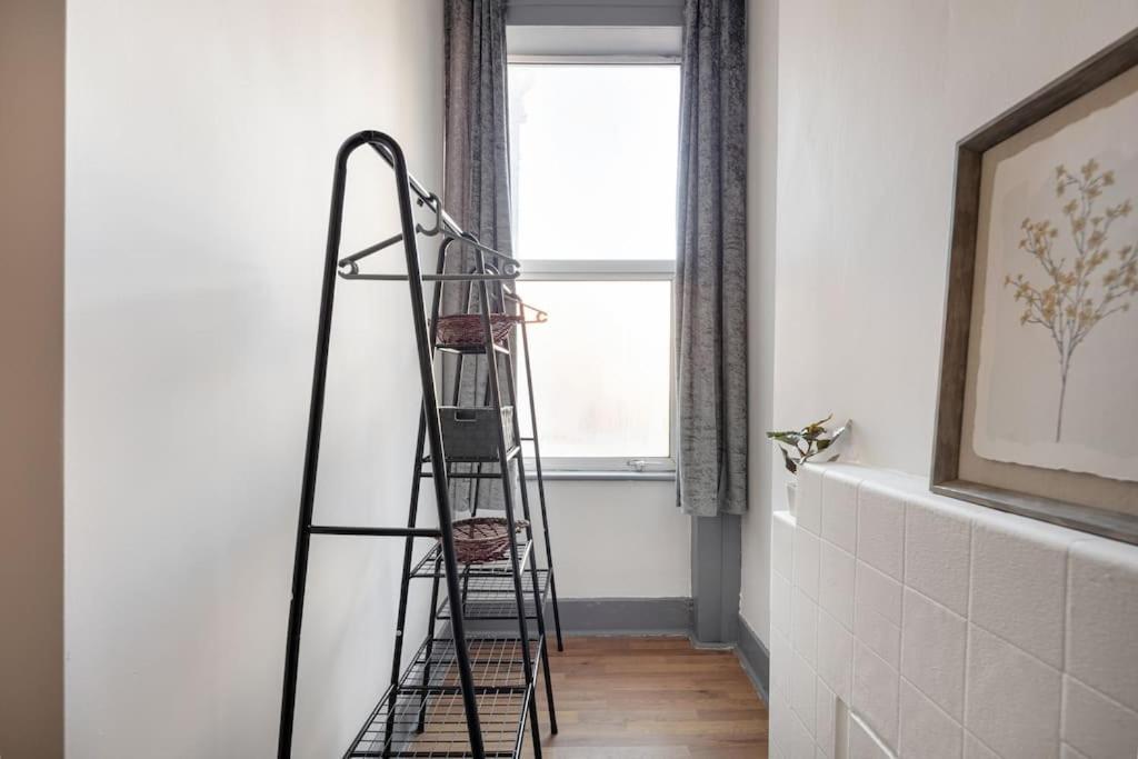 2A - Bright & Airy 2 Bed Flat - 20 Mins To Central Londra Esterno foto