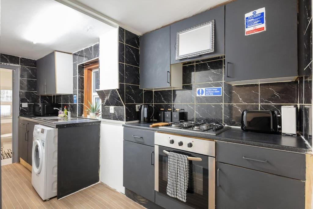 2A - Bright & Airy 2 Bed Flat - 20 Mins To Central Londra Esterno foto