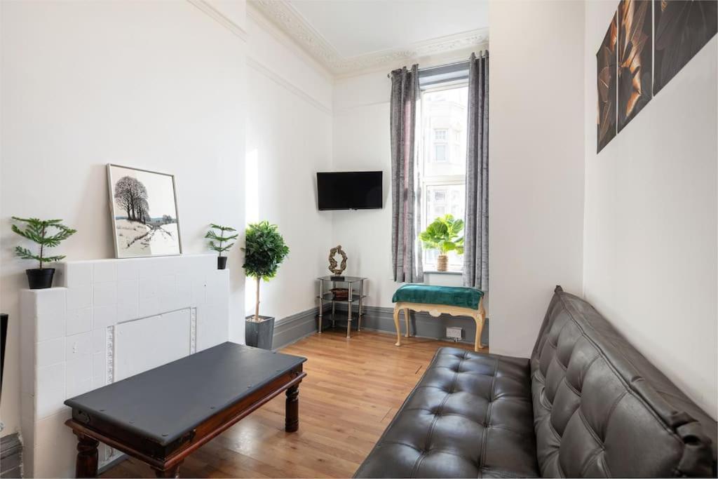 2A - Bright & Airy 2 Bed Flat - 20 Mins To Central Londra Esterno foto